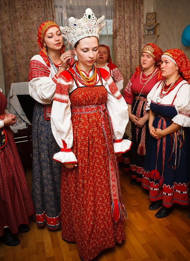 rusko svadobné šaty