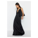 Trendyol Black Stone Strap detailné dlhé večerné šaty s výstrihom do V