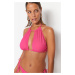 Trendyol Fuchsia Halterneck bikiny top s výrezom / oknami