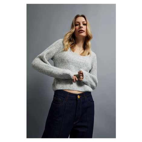 Sweater with neckline Moodo