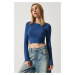 Happiness İstanbul Women's Indigo Blue Crew Neck Basic Crop Knitted Blouse