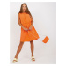 Oranžové šaty jednej veľkosti s gumičkou vo výstrihu