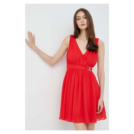 Šaty Morgan červená farba, mini, áčkový strih