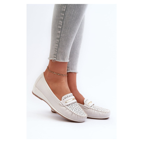 Women's loafers with an openwork pattern made of eco leather, dusty white Nassnema