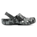 Chlapčenské kroksy (rekreačná obuv) CROCS Classic Camo Clog K black grey