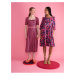 Ružovo-fialové dámske kvetované šaty Blutsgeschwister Fabala By Butterfly
