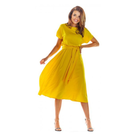 Elegantné dámske šaty žltej farby na leto