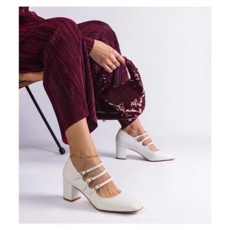 Gemre Biele lodičky na opätku s ozdobnými prackami Izida