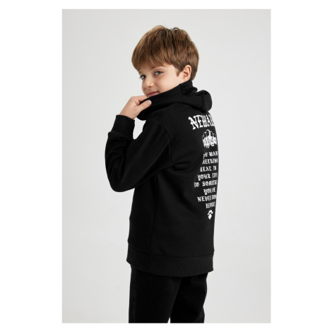 DEFACTO Boy&#39;s Hooded Printed Thick Sweatshirt