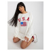 Ecru loose sweatshirt with print and application of rhinestones