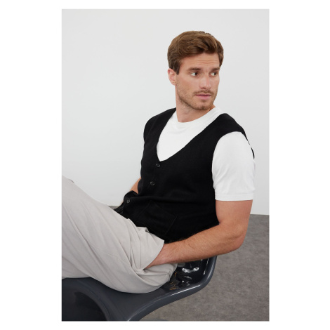 Trendyol Black FL Regular V-Neck Plain Knitwear Vest