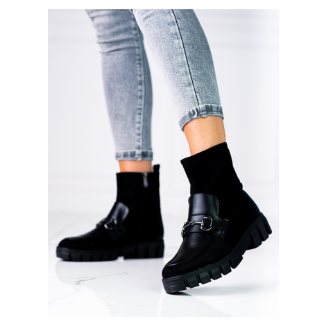 Komfortné čierne dámske členkové topánky na plochom podpätku VINCEZA