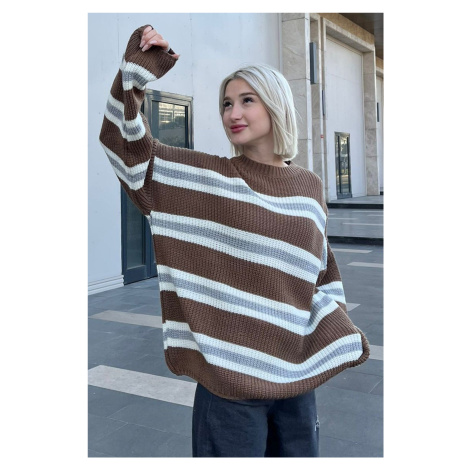 Madmext hnedý pruhovaný pletený sveter
