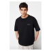 Trendyol Čierne pánske oversized tričko s výstrihom 100% bavlny s výstrihom posádky s textovou p