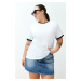 Trendyol Curve Biele farebné blokové detaily Boyfriend pletené tričko