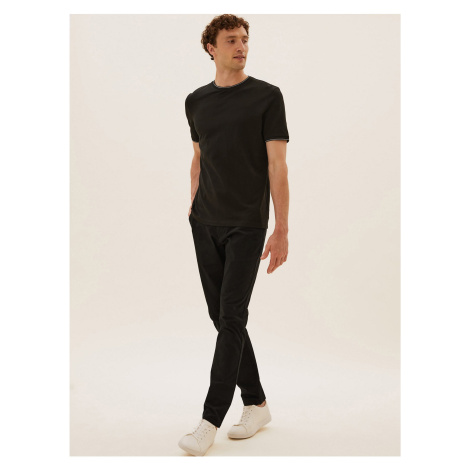 Strečové chino nohavice pre veľkú a vysokú postavu, úzky strih Marks & Spencer čierna