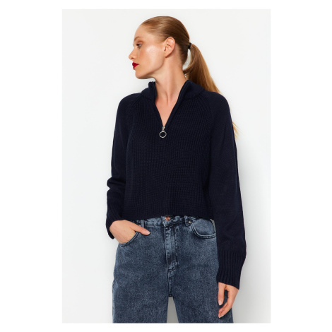 Trendyol námornícky modrý crop sveter s detailmi na zips