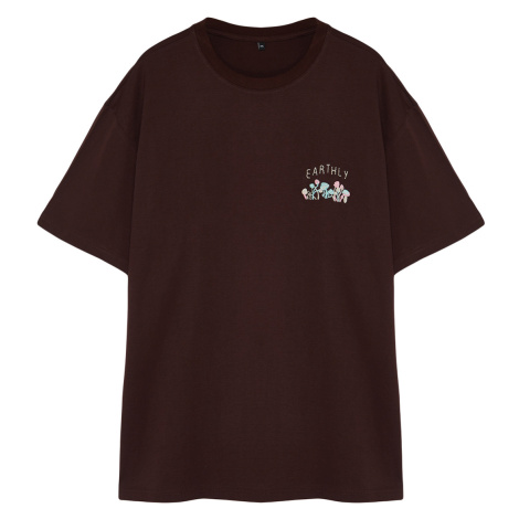 Trendyol Plus Size Brown Oversize/Wide Cut Mushroom Embroidered 100% Cotton T-Shirt