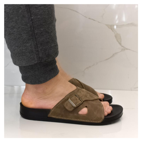 Pánske šľapky a žabky John-C