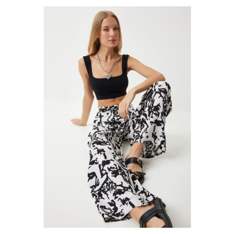 Happiness İstanbul Women's White Vibrant Black Patterned Loose Viscose Palazzo Trousers