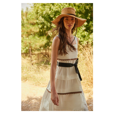 Šaty na ramienka Trendyol