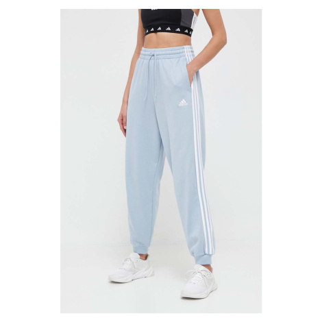 Bavlnené tepláky adidas s nášivkou