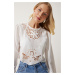 Happiness İstanbul Women's White Scalloped Crop Knitted Blouse