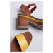 Žlto-hnedé sandále na hrubom podpätku 72707