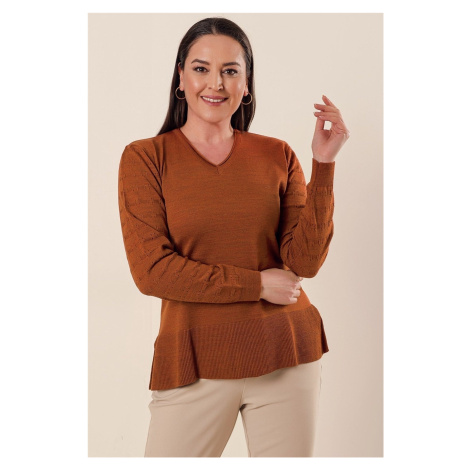 Autor: Saygı Akrylový sveter s výstrihom do V so vzorovanými rukávmi a rozparkami po stranách, a