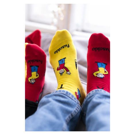 Žlto-červené ponožky Pat a Mat Fusakle