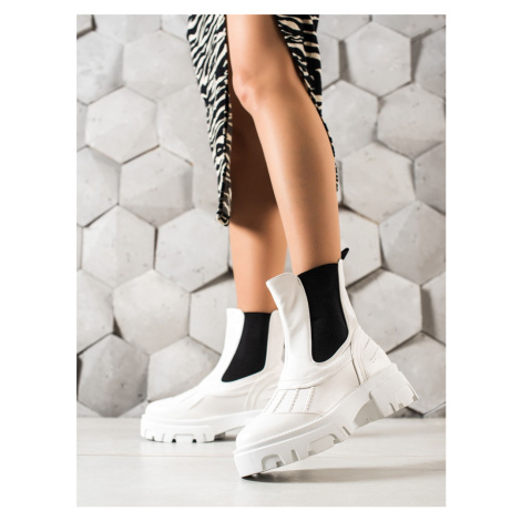 Dizajnové biele dámske členkové topánky na plochom podpätku Seastar