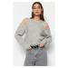 Trendyol sivé okno/vystrihnutý sveter z mäkkého textúrovaného úpletu