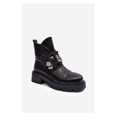 Leather decorated ankle boots with flat heels and S platform. Barski Black