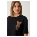 Happiness İstanbul Women's Black Teddy Bear Crest Crop Knitted T-Shirt