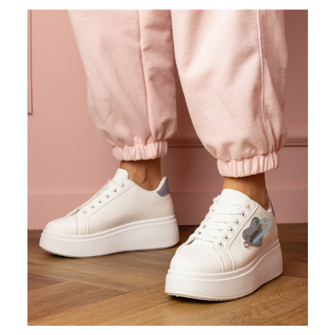 marka niezdefiniowana White sneakers with a blue heart and a zircon pin Lerisol