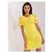 Žlté mini šaty s aplikáciou okolo ramien -LK-SK-506332.24-žlté