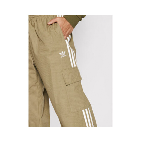 Adidas Teplákové nohavice adicolor Classics 3-Stripes H09118 Zelená Relaxed Fit