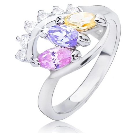 Lesklý prsteň striebornej farby - elipsa s farebnými zirkónmi - Veľkosť: 57 mm