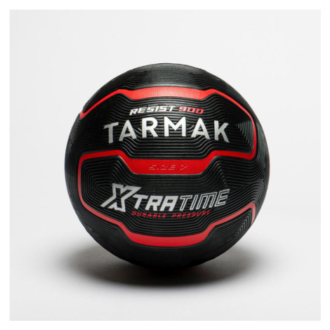 Basketbalová lopta R900 veľkosť 7 červeno-čierna odolná a extra priľnavá TARMAK