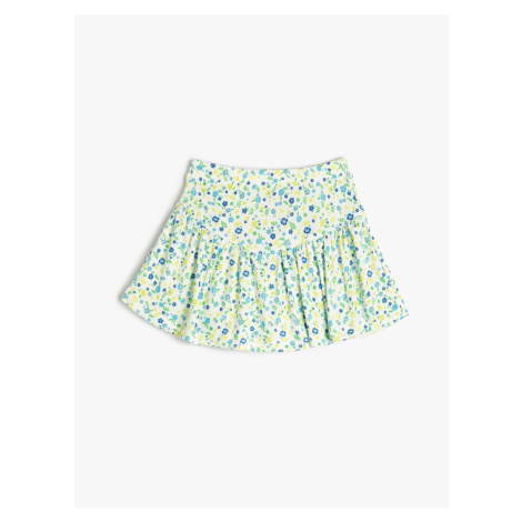 Koton Shorts with a skirt with floral ruffles and an elasticated waist with a ribbed waist.