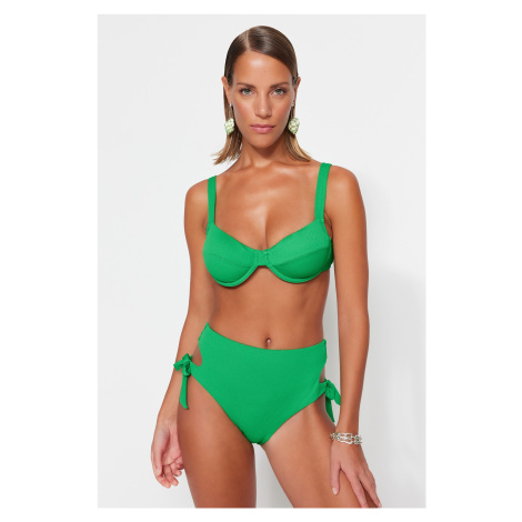 Trendyol Green Underwire, textúrovaný top bikín