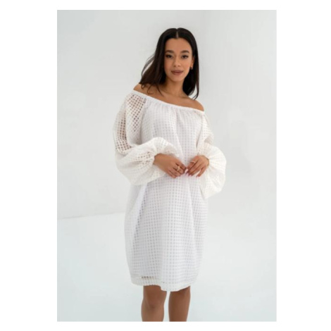 Ažúrové voľné šaty MOSQUITO v bielej farbe