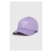 Bavlnená čiapka Guess fialová farba, s nášivkou