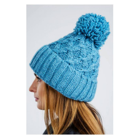 Dámska teplá čiapka na zimu v modrej farbe
