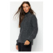 Trendyol antracit kontrastný pletený sveter s jemnou textúrou