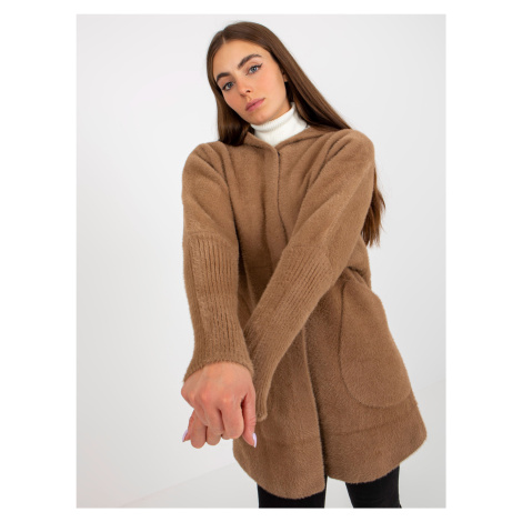 Light brown lady's coat made of alpaca with Carolyn wool