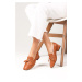 Mio Gusto Agatha Women's Flat-Toe Short Heeled Shoes with a Tan Bow Bow and Accessories.