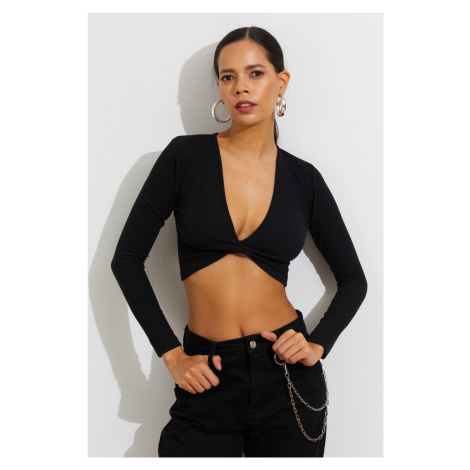 Cool & Sexy Women's Black Knotted Front Crop Blouse
