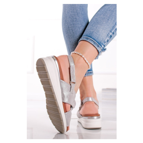 Sivé kožené sandále na platforme 9-28300 Caprice