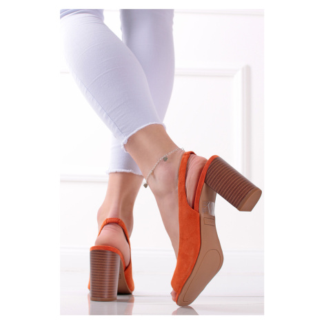 Oranžové kožené sandále na hrubom podpätku 9-28304 Caprice